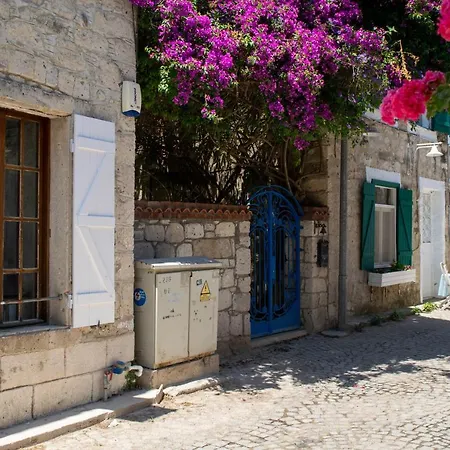 Flores Hotel Alaçatı
